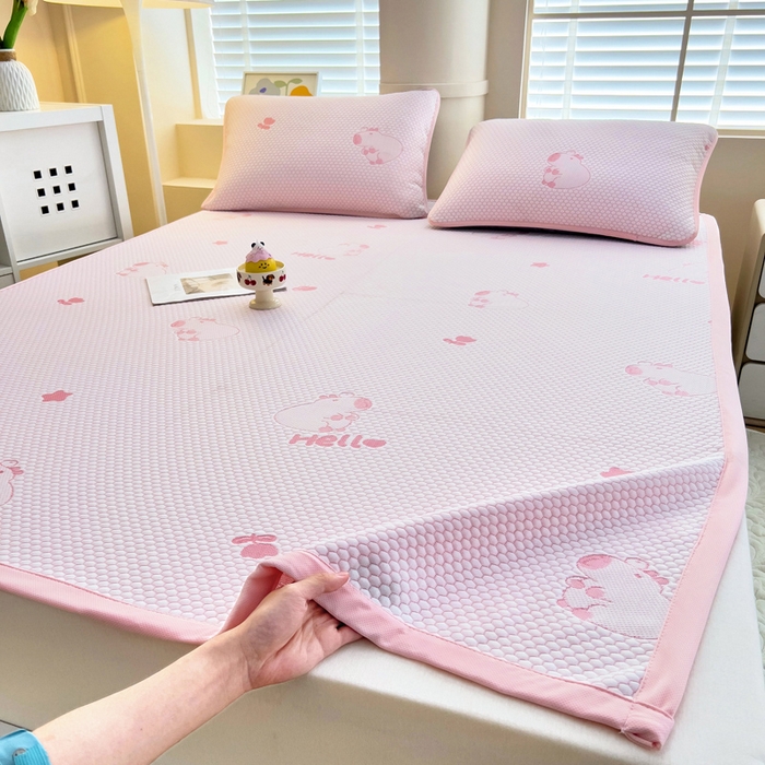 91家纺网 家纺一手货源 找家纺 找底底家纺 2025新款直播A类冰豆豆软席可机洗空调席子凉席三件套 卡皮巴拉-粉玉