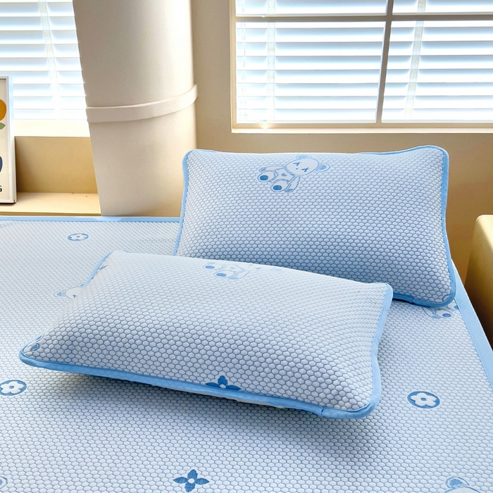 91家纺网 家纺一手货源 找家纺 找底底家纺 2025新款直播A类冰豆豆软席可机洗空调席子凉席三件套 暴力熊-天蓝