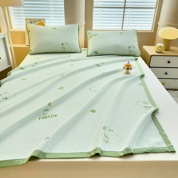 91家纺网 家纺一手货源 找家纺 找底底家纺 2025新款直播A类冰豆豆软席可机洗空调席子凉席三件套 卡皮巴拉-草绿