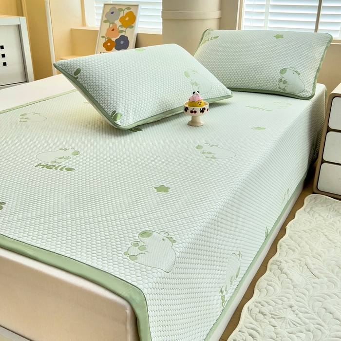 91家纺网 家纺一手货源 找家纺 找底底家纺 2025新款直播A类冰豆豆软席可机洗空调席子凉席三件套 卡皮巴拉-草绿