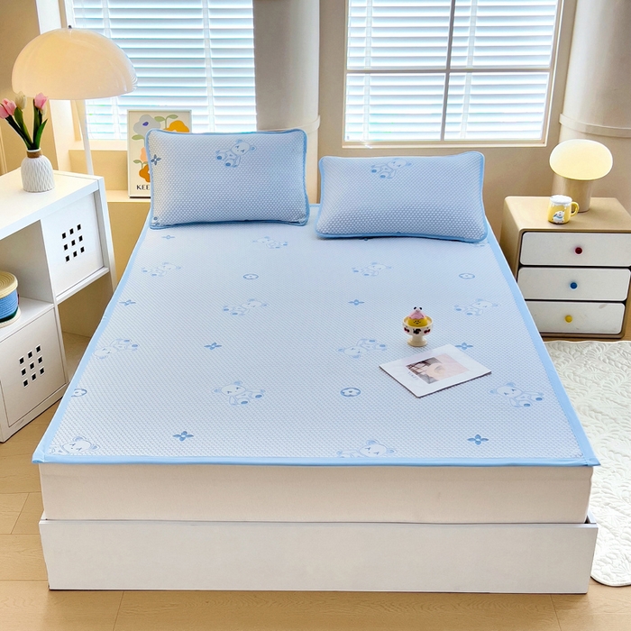 91家纺网 家纺一手货源 找家纺 找底底家纺 2025新款直播A类冰豆豆软席可机洗空调席子凉席三件套 暴力熊-天蓝