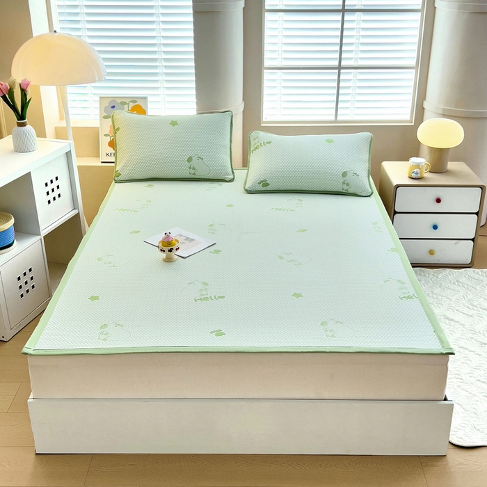 91家纺网 家纺一手货源 找家纺 找底底家纺 2025新款直播A类冰豆豆软席可机洗空调席子凉席三件套 卡皮巴拉-草绿