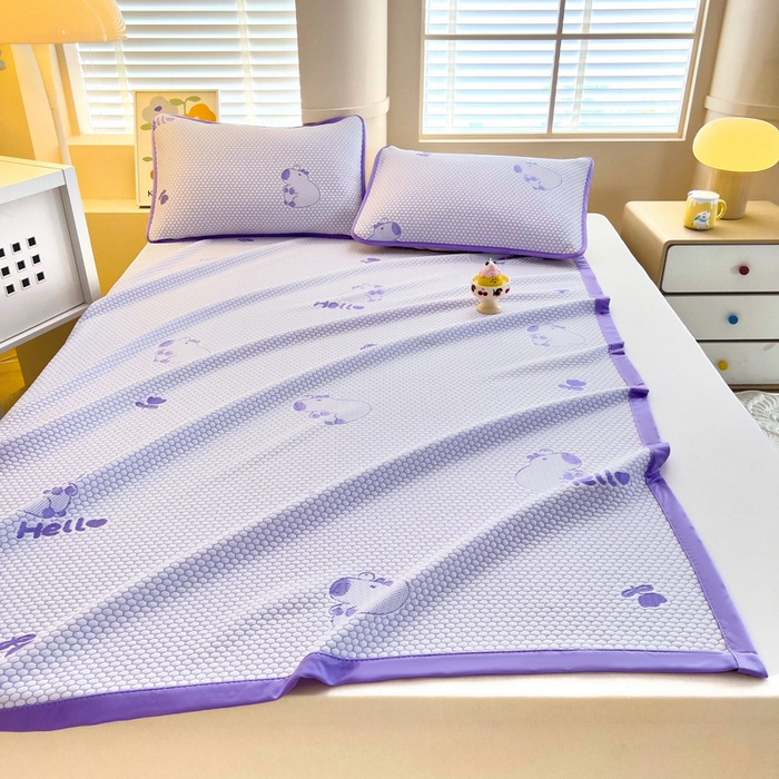 91家纺网 家纺一手货源 找家纺 找底底家纺 2025新款直播A类冰豆豆软席可机洗空调席子凉席三件套 卡皮巴拉-黛紫