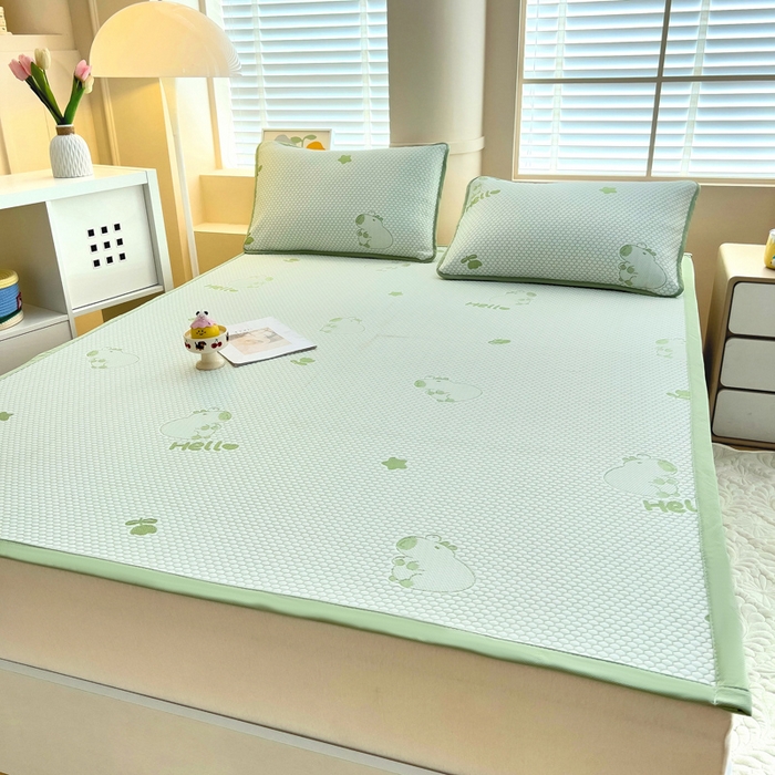 91家纺网 家纺一手货源 找家纺 找底底家纺 2025新款直播A类冰豆豆软席可机洗空调席子凉席三件套 卡皮巴拉-草绿