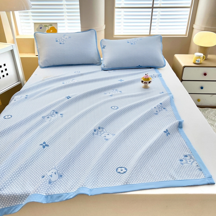 91家纺网 家纺一手货源 找家纺 找底底家纺 2025新款直播A类冰豆豆软席可机洗空调席子凉席三件套 暴力熊-天蓝