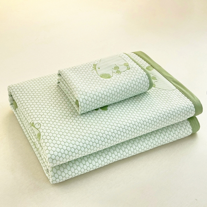 91家纺网 家纺一手货源 找家纺 找底底家纺 2025新款直播A类冰豆豆软席可机洗空调席子凉席三件套 卡皮巴拉-草绿