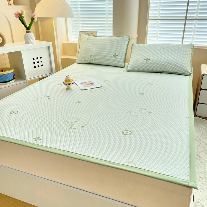 91家纺网 家纺一手货源 找家纺 找底底家纺 2025新款直播A类冰豆豆软席可机洗空调席子凉席三件套 暴力熊-草绿