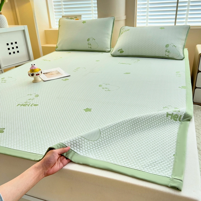 91家纺网 家纺一手货源 找家纺 找底底家纺 2025新款直播A类冰豆豆软席可机洗空调席子凉席三件套 卡皮巴拉-草绿