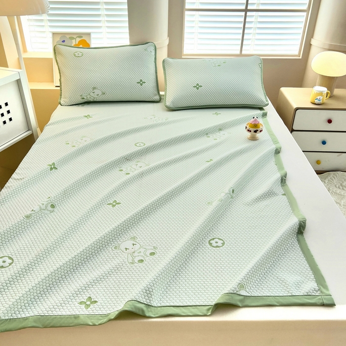 91家纺网 家纺一手货源 找家纺 找底底家纺 2025新款直播A类冰豆豆软席可机洗空调席子凉席三件套 暴力熊-草绿