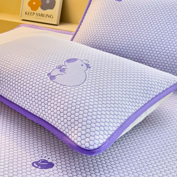 91家纺网 家纺一手货源 找家纺 找底底家纺 2025新款直播A类冰豆豆软席可机洗空调席子凉席三件套 卡皮巴拉-黛紫