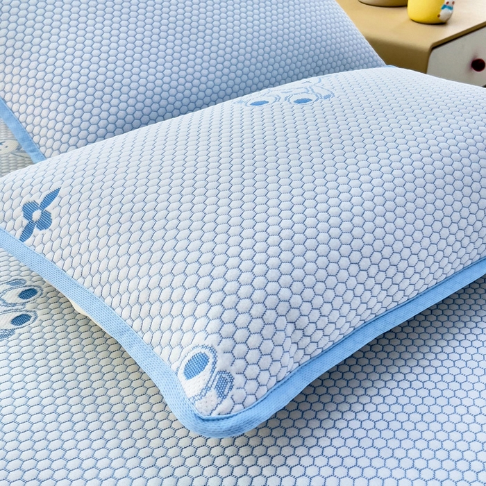 91家纺网 家纺一手货源 找家纺 找底底家纺 2025新款直播A类冰豆豆软席可机洗空调席子凉席三件套 暴力熊-天蓝