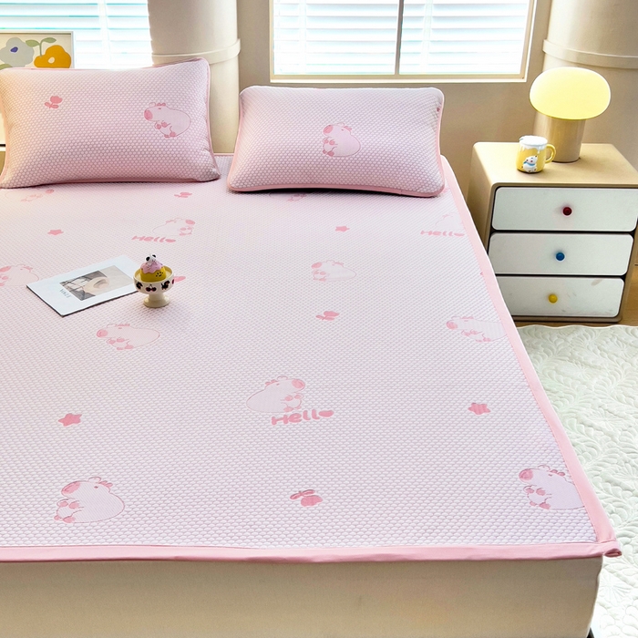 91家纺网 家纺一手货源 找家纺 找底底家纺 2025新款直播A类冰豆豆软席可机洗空调席子凉席三件套 卡皮巴拉-粉玉