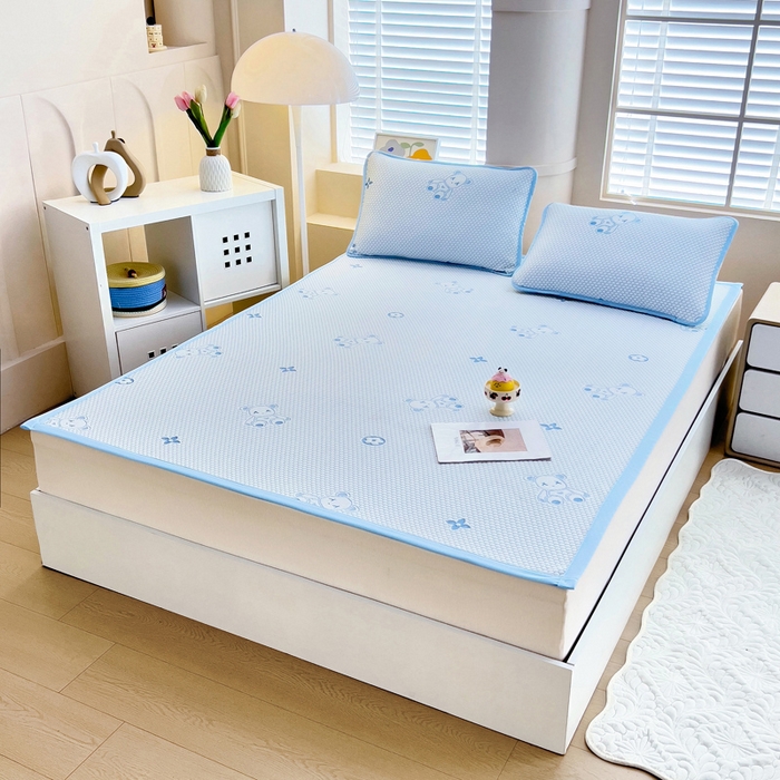 91家纺网 家纺一手货源 找家纺 找底底家纺 2025新款直播A类冰豆豆软席可机洗空调席子凉席三件套 暴力熊-天蓝