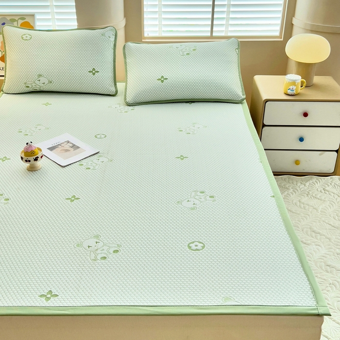 91家纺网 家纺一手货源 找家纺 找底底家纺 2025新款直播A类冰豆豆软席可机洗空调席子凉席三件套 暴力熊-草绿