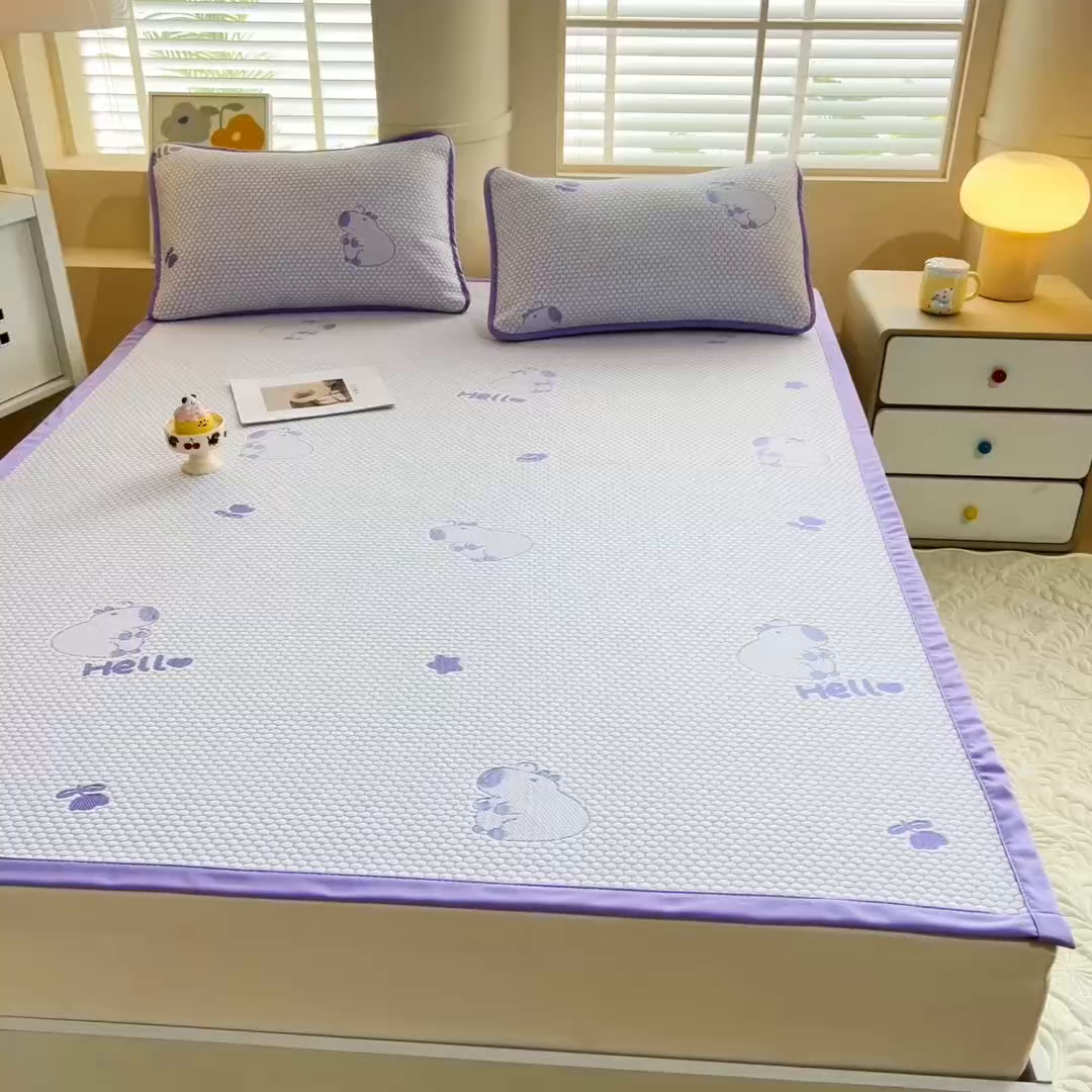 91家纺网 家纺一手货源 找家纺 找底底家纺 2025新款直播A类冰豆豆软席可机洗空调席子凉席三件套 卡皮巴拉-黛紫