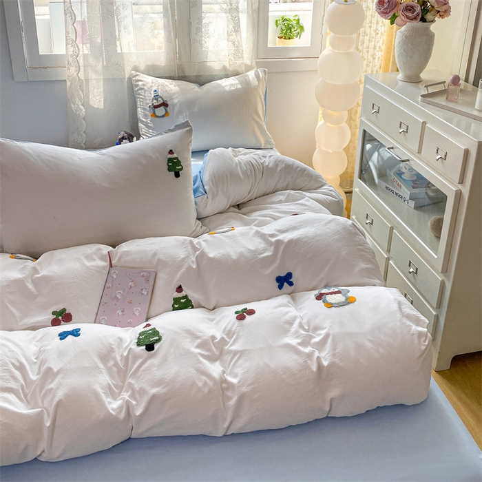 91家纺网 家纺一手货源 找家纺 多品家纺 2025新款超柔水洗棉毛巾绣单被套 豆丁企鹅白