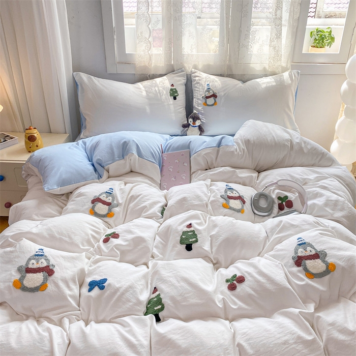 91家纺网 家纺一手货源 找家纺 多品家纺 2025新款超柔水洗棉毛巾绣单被套 豆丁企鹅白