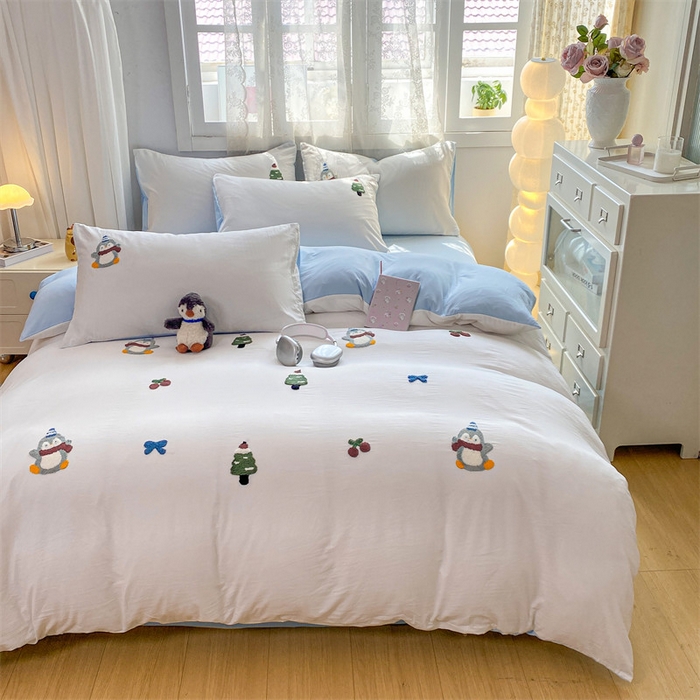 91家纺网 家纺一手货源 找家纺 多品家纺 2025新款超柔水洗棉毛巾绣单被套 豆丁企鹅白