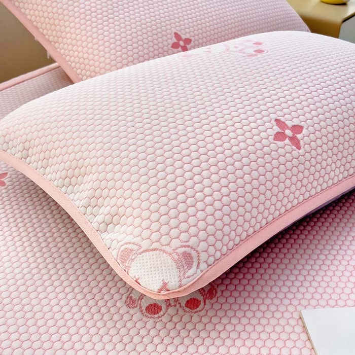 91家纺网 家纺一手货源 找家纺 找底底家纺 2025新款直播A类冰豆豆软席可机洗空调席子凉席三件套 暴力熊-粉玉