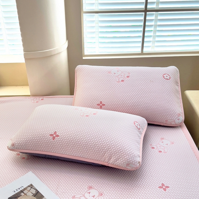 91家纺网 家纺一手货源 找家纺 找底底家纺 2025新款直播A类冰豆豆软席可机洗空调席子凉席三件套 暴力熊-粉玉