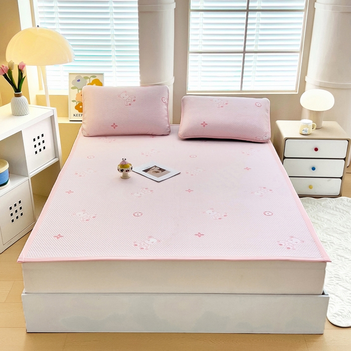 91家纺网 家纺一手货源 找家纺 找底底家纺 2025新款直播A类冰豆豆软席可机洗空调席子凉席三件套 暴力熊-粉玉