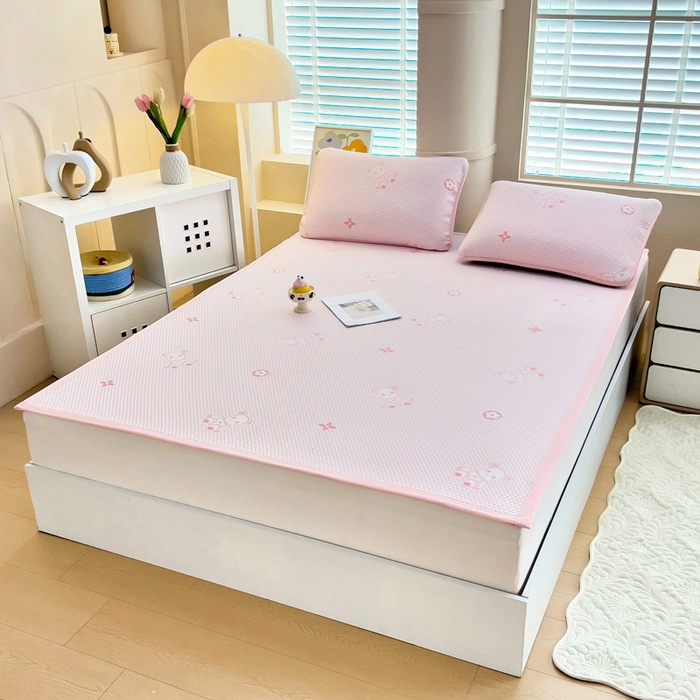 91家纺网 家纺一手货源 找家纺 找底底家纺 2025新款直播A类冰豆豆软席可机洗空调席子凉席三件套 暴力熊-粉玉