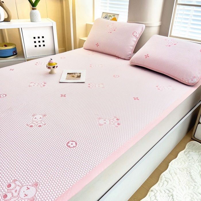 91家纺网 家纺一手货源 找家纺 找底底家纺 2025新款直播A类冰豆豆软席可机洗空调席子凉席三件套 暴力熊-粉玉