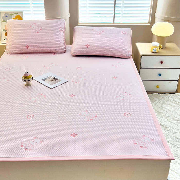 91家纺网 家纺一手货源 找家纺 找底底家纺 2025新款直播A类冰豆豆软席可机洗空调席子凉席三件套 暴力熊-粉玉