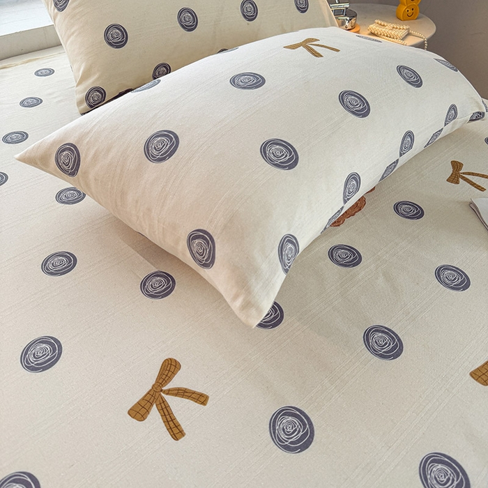 91家纺网 家纺一手货源 找家纺 红日子纺织品 2025新款直播热卖原棉提花锻条老粗布印花床单三件套 欢乐熊