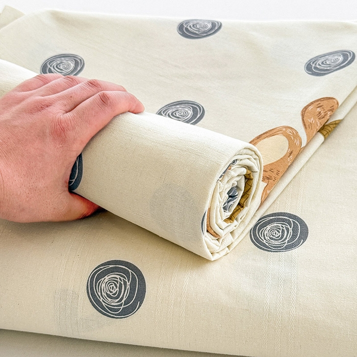 91家纺网 家纺一手货源 找家纺 红日子纺织品 2025新款直播热卖原棉提花锻条老粗布印花床单三件套 欢乐熊