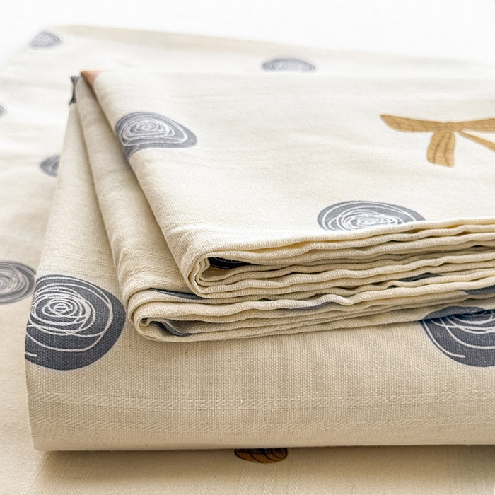 91家纺网 家纺一手货源 找家纺 红日子纺织品 2025新款直播热卖原棉提花锻条老粗布印花床单三件套 欢乐熊