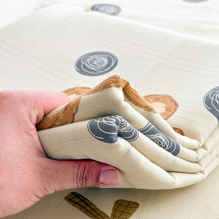 91家纺网 家纺一手货源 找家纺 红日子纺织品 2025新款直播热卖原棉提花锻条老粗布印花床单三件套 欢乐熊