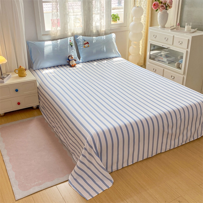 91家纺网 家纺一手货源 找家纺 多品家纺 2025新款超柔水洗棉毛巾绣单被套 豆丁企鹅蓝条