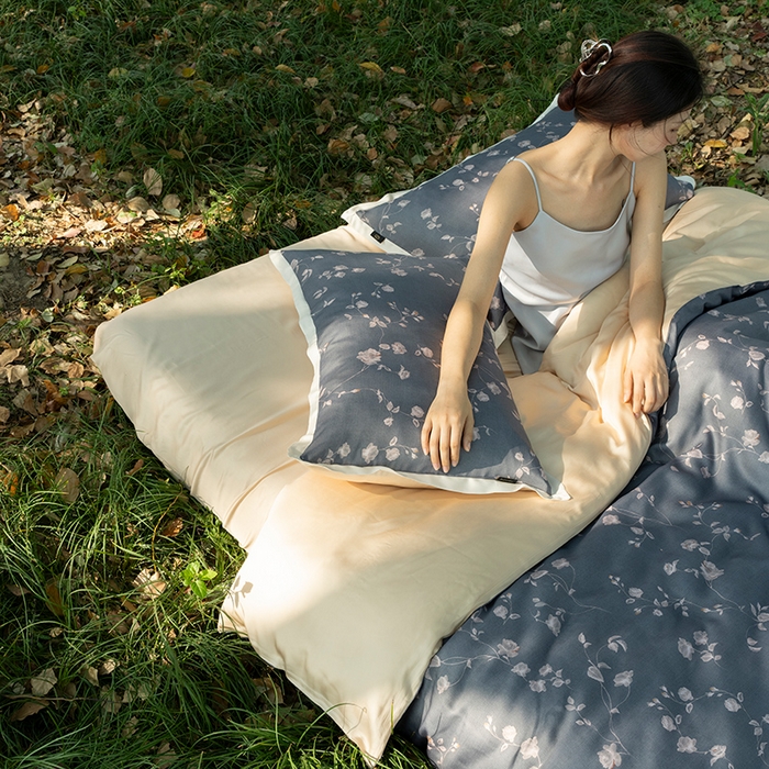 91家纺网 家纺一手货源 找家纺 禾时 2025新款60S兰精天丝数码印花四件套 幽幽暗香黑