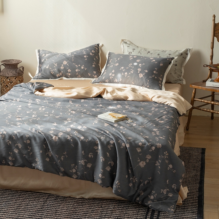 91家纺网 家纺一手货源 找家纺 禾时 2025新款60S兰精天丝数码印花四件套 幽幽暗香黑