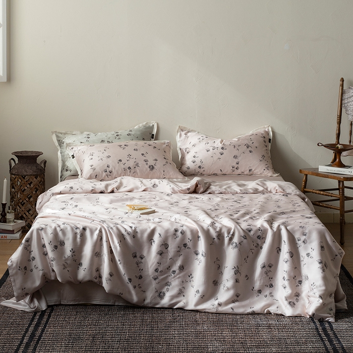 91家纺网 家纺一手货源 找家纺 禾时 2025新款60S兰精天丝数码印花四件套 幽幽暗香粉