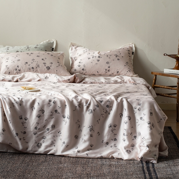 91家纺网 家纺一手货源 找家纺 禾时 2025新款60S兰精天丝数码印花四件套 幽幽暗香粉