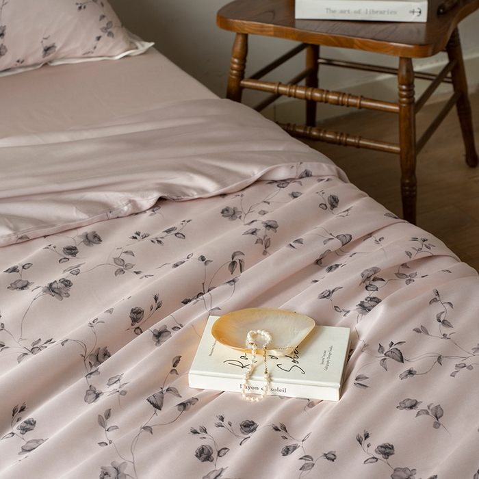 91家纺网 家纺一手货源 找家纺 禾时 2025新款60S兰精天丝数码印花四件套 幽幽暗香粉