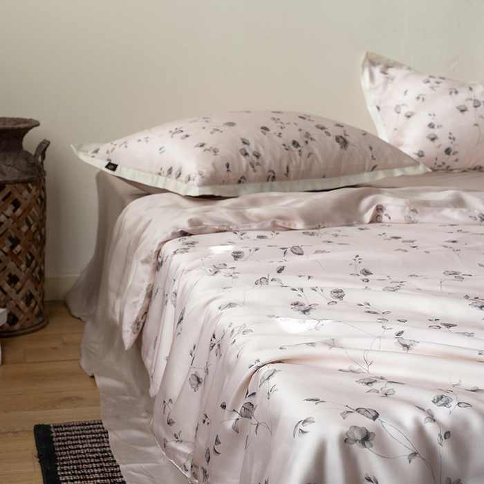 91家纺网 家纺一手货源 找家纺 禾时 2025新款60S兰精天丝数码印花四件套 幽幽暗香粉