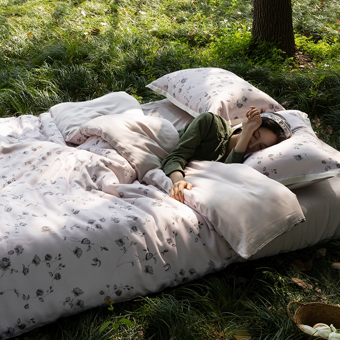 91家纺网 家纺一手货源 找家纺 禾时 2025新款60S兰精天丝数码印花四件套 幽幽暗香粉