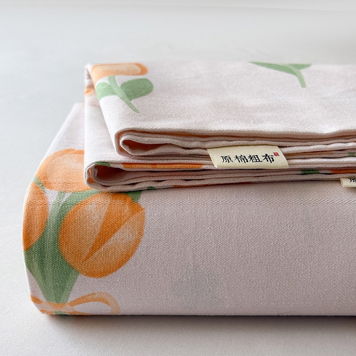 91家纺网 家纺一手货源 找家纺 红日子纺织品 2025新款直播热卖原棉提花锻条老粗布印花床单三件套 花香四溢