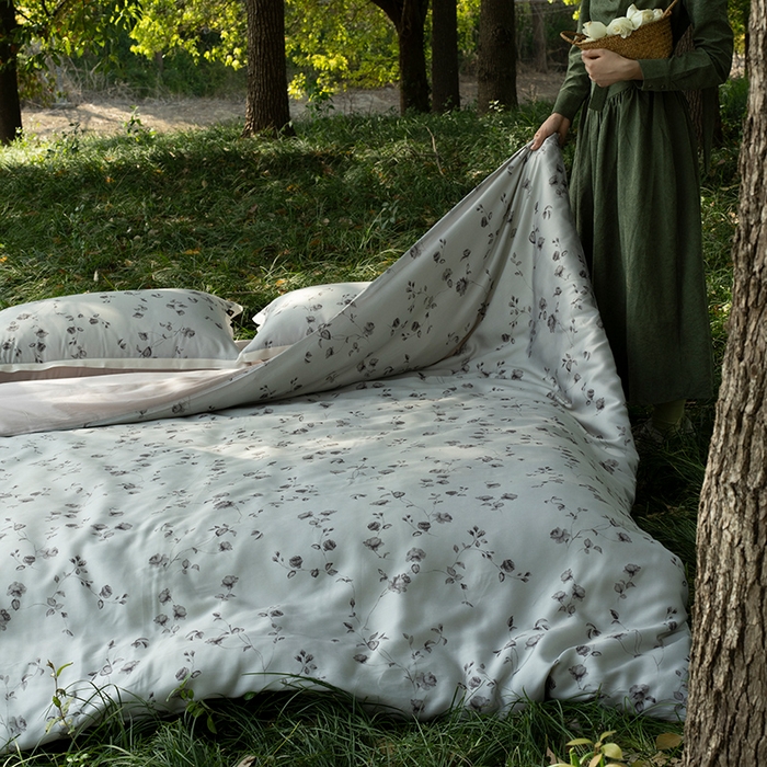 91家纺网 家纺一手货源 找家纺 禾时 2025新款60S兰精天丝数码印花四件套 幽幽暗香绿