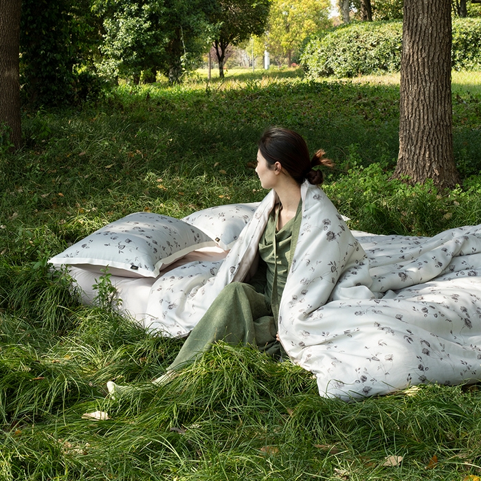 91家纺网 家纺一手货源 找家纺 禾时 2025新款60S兰精天丝数码印花四件套 幽幽暗香绿