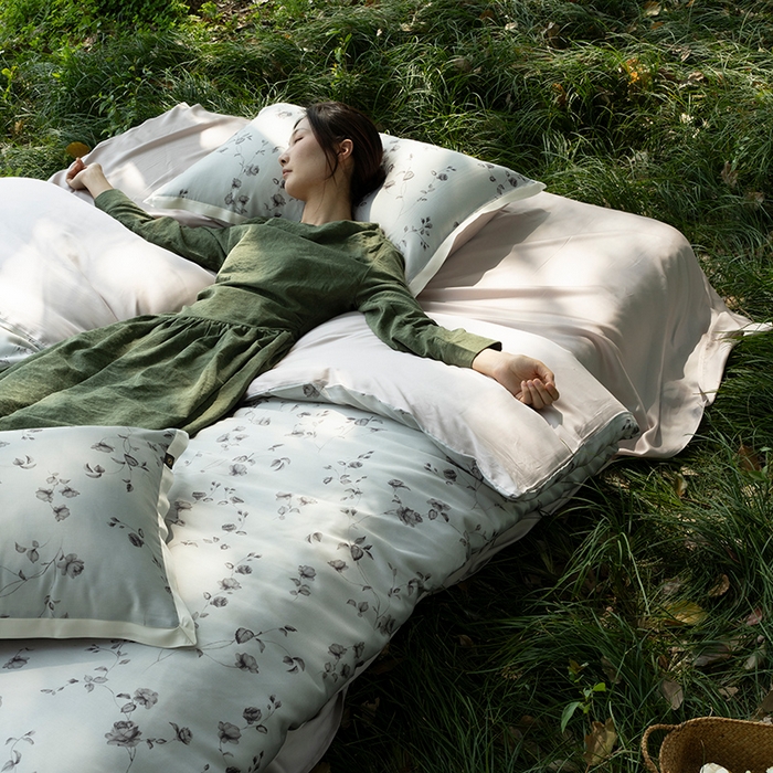 91家纺网 家纺一手货源 找家纺 禾时 2025新款60S兰精天丝数码印花四件套 幽幽暗香绿