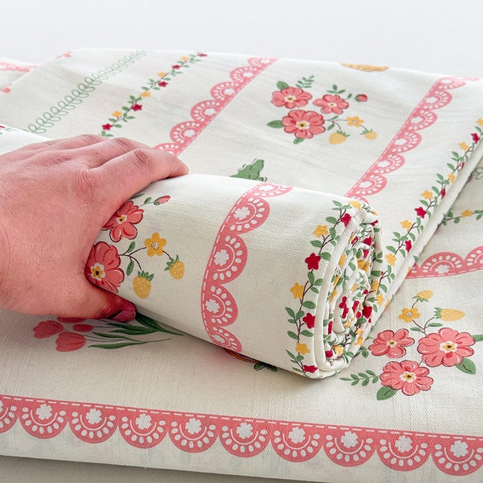 91家纺网 家纺一手货源 找家纺 红日子纺织品 2025新款直播热卖原棉提花锻条老粗布印花床单三件套 欢乐颂