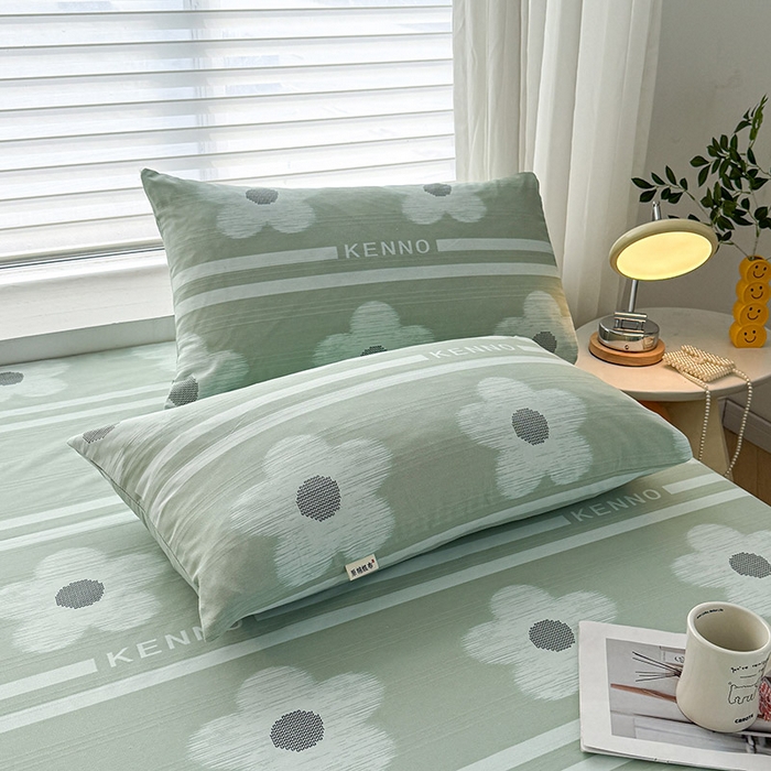 91家纺网 家纺一手货源 找家纺 红日子纺织品 2025新款直播热卖原棉提花锻条老粗布印花床单三件套 花颜-绿