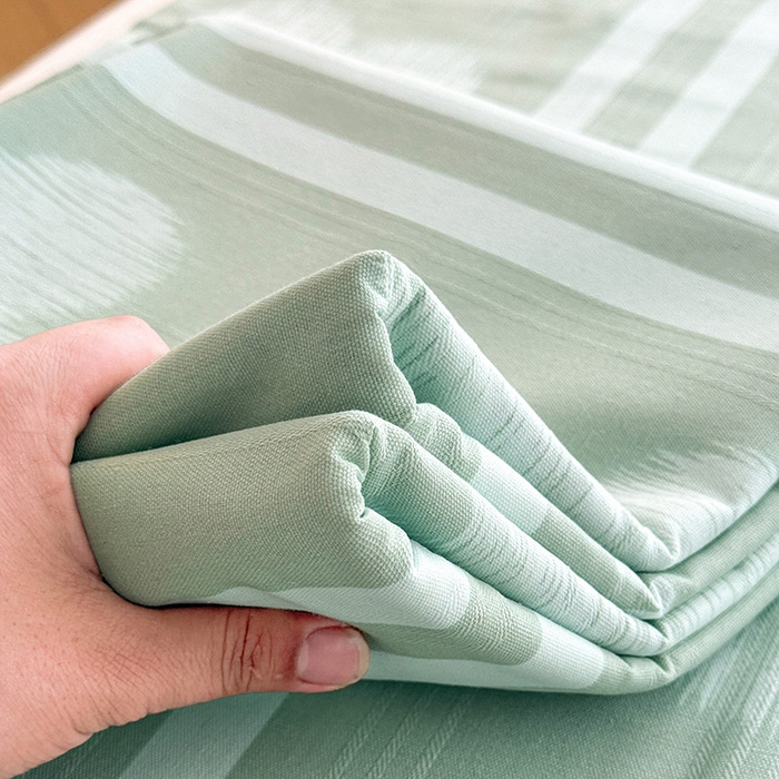 91家纺网 家纺一手货源 找家纺 红日子纺织品 2025新款直播热卖原棉提花锻条老粗布印花床单三件套 花颜-绿