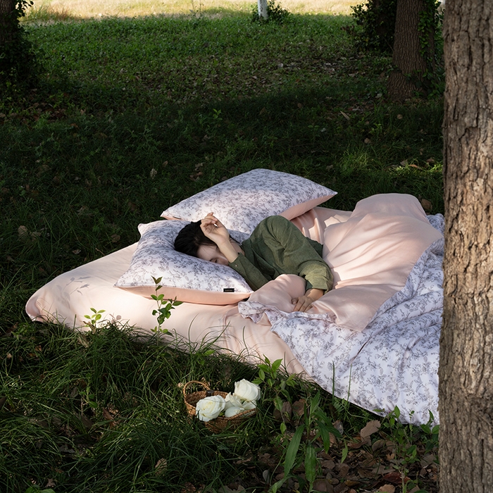 91家纺网 家纺一手货源 找家纺 禾时 2025新款60S兰精天丝数码印花四件套 春意浓粉