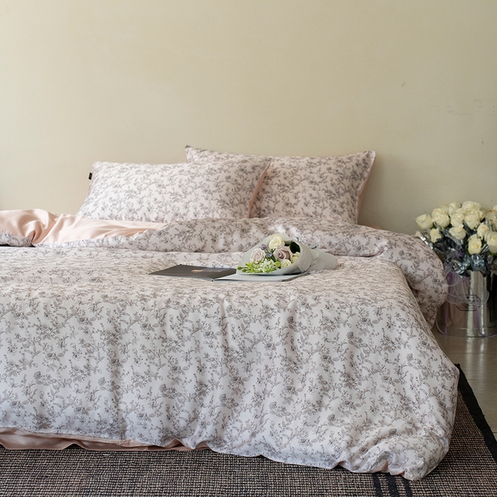 91家纺网 家纺一手货源 找家纺 禾时 2025新款60S兰精天丝数码印花四件套 春意浓粉