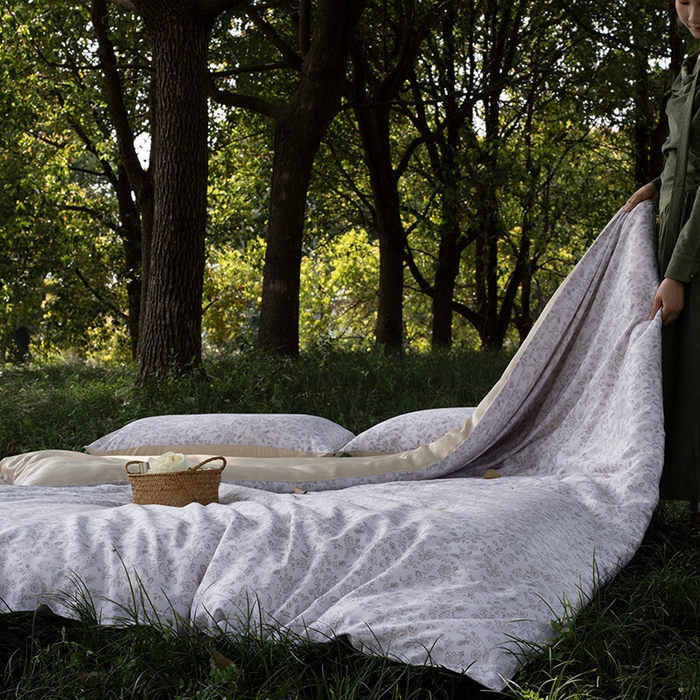 91家纺网 家纺一手货源 找家纺 禾时 2025新款60S兰精天丝数码印花四件套 花未央-白